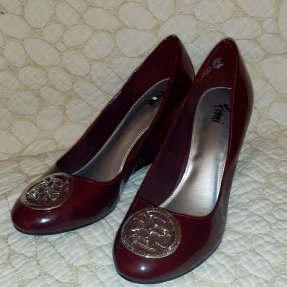Fioni wedge maroon shoes